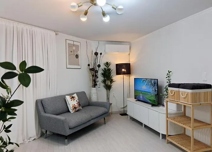 Moa Hongdae 홍대역 도보 8분,3룸,4베드,무료주차 Appartamento Seul