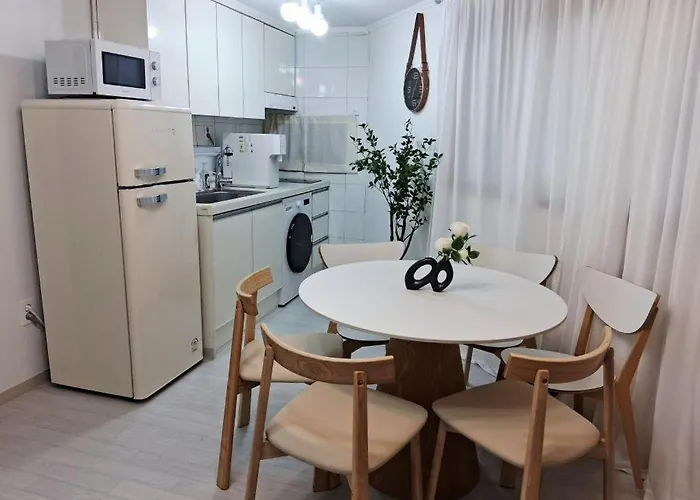 Moa Hongdae 홍대역 도보 8분,3룸,4베드,무료주차