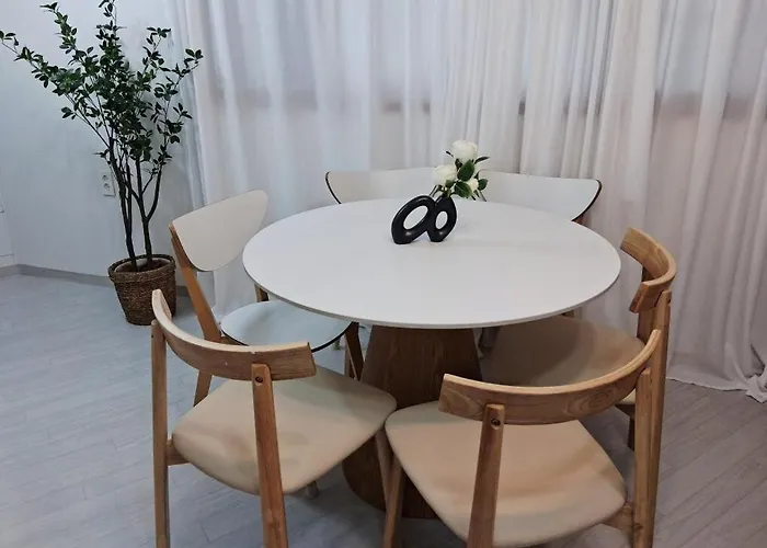 Moa Hongdae 홍대역 도보 8분,3룸,4베드,무료주차 Appartamento
