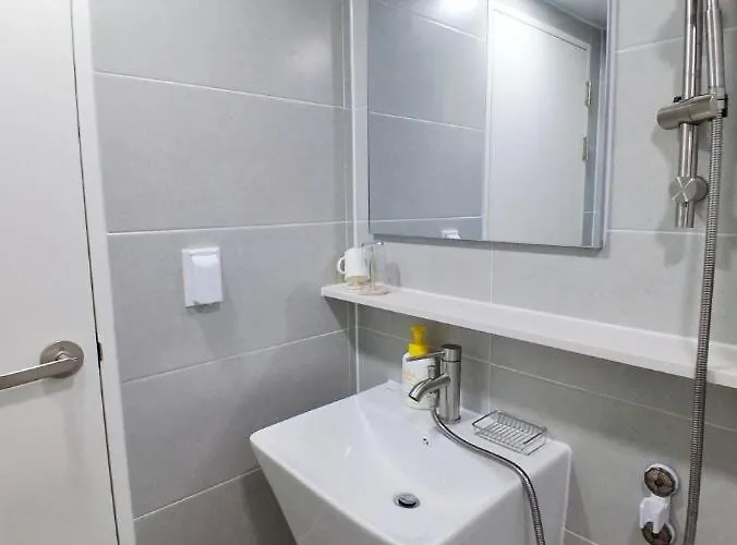 Appartamento Moa Hongdae 홍대역 도보 8분,3룸,4베드,무료주차
